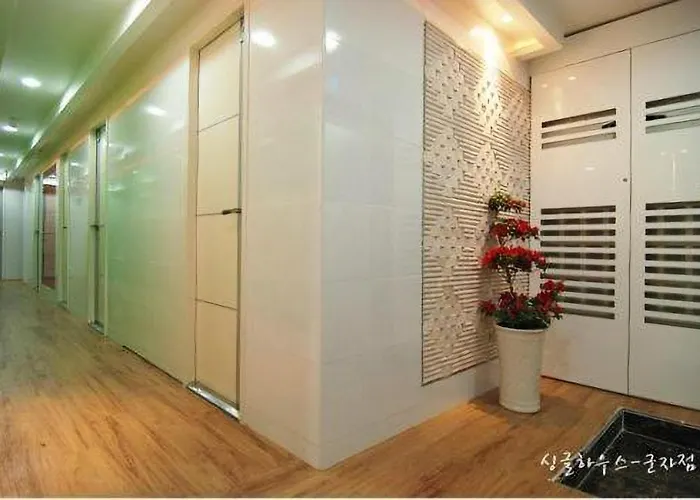 Hotel Single House